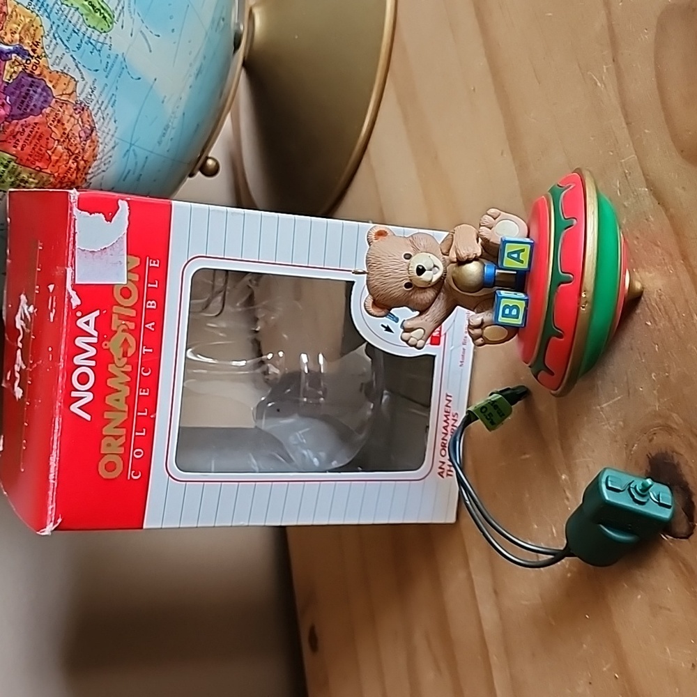 Vintage 1989 NOMA Ornamotion Rotating Christmas ornament